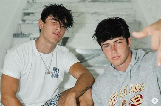 코로나 방역 무시하고 파티 개최한 미 틱톡 스타들 [브라이스 홀 인스타그램 캡처]